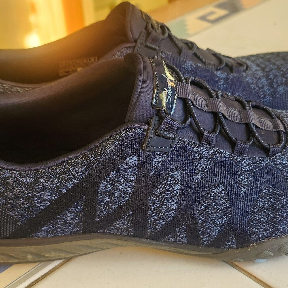 Sketchers sneakers